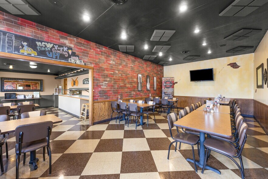 More Photos Of 2150 N State St, Iola Restaurant For Lease