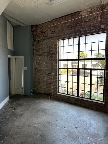 More Photos Of 2927 Paseo Dr, Oklahoma City Office For Lease