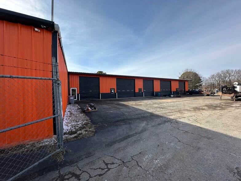More Photos Of 2600 NE Hudson Rd, Rogers Industrial For Sale