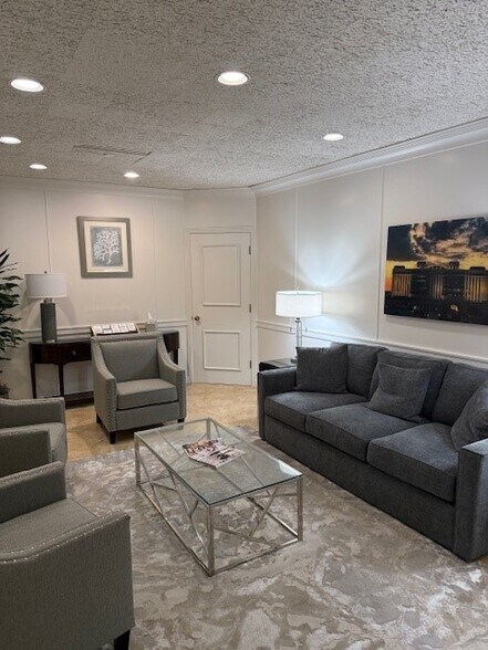 More Photos Of 1615 Forum Pl, West Palm Beach Office For Sale