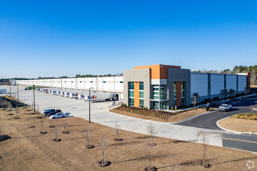 Primary Photo Of 601 Bloomingdale Rd, Bloomingdale Distribution For Lease