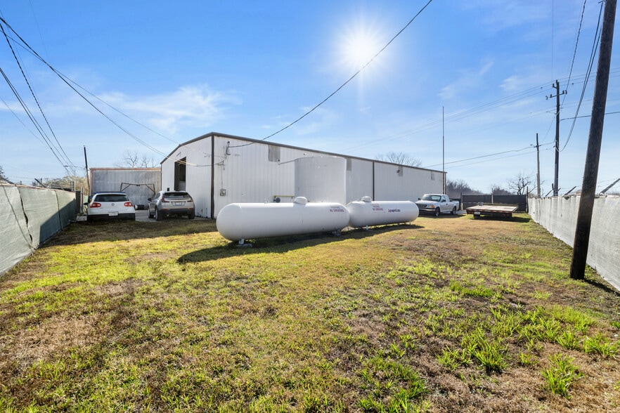 More Photos Of 6701 Almeda Genoa Rd, Houston Warehouse For Sale