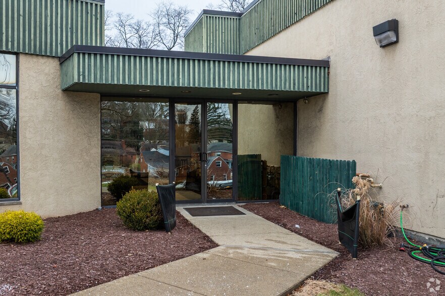 More Photos Of 4880 Library Rd, Bethel Park Medical For Lease