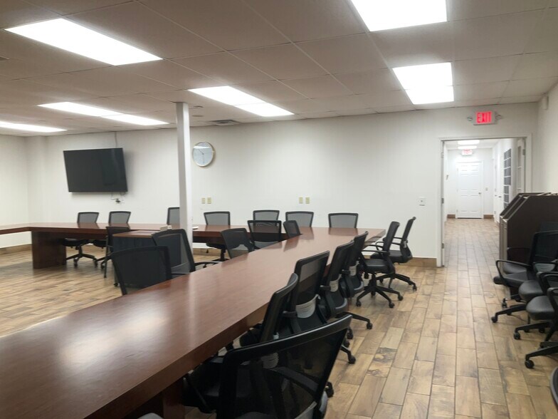 More Photos Of 11607 Prospect Dr, Odessa Manufacturing For Sale