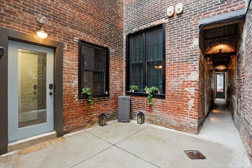 More Photos Of 140 N 2nd St, Philadelphia Hotel For Sale