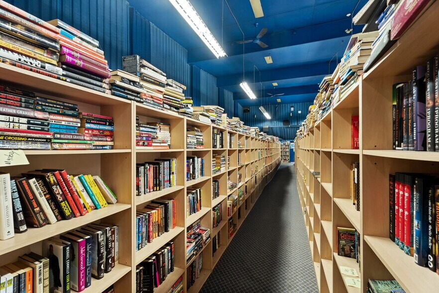 More Photos Of 33017 1st Av, Mission Flex For Lease