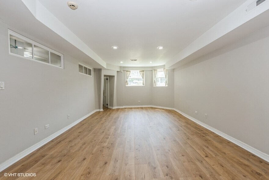 More Photos Of 1228 W Glenlake Ave, Chicago Apartments For Sale