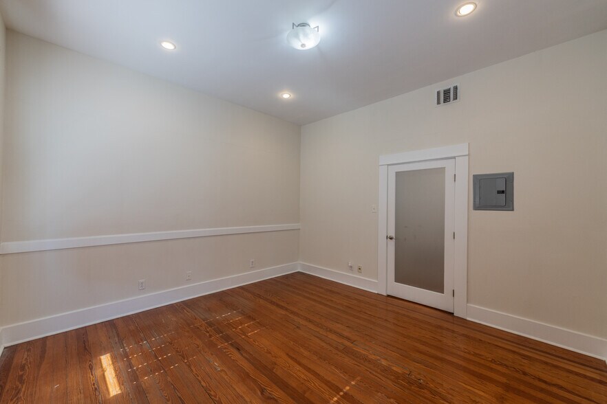 More Photos Of 214 E Ashby Pl, San Antonio Office For Lease