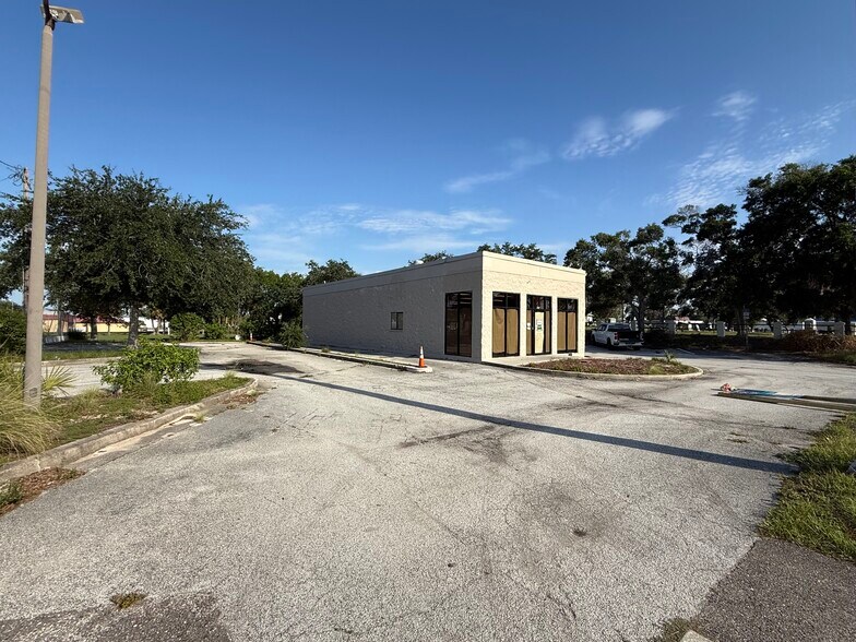 More Photos Of 209 S Cocoa Blvd, Cocoa Fast Food For Lease
