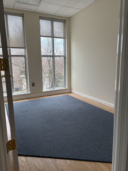 More Photos Of 1704 Maxwell Dr, Wall Township Office For Lease