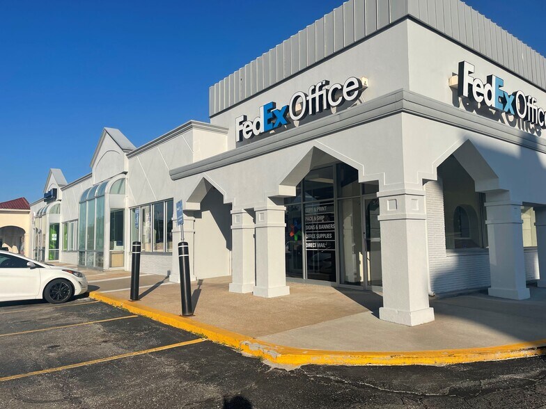 More Photos Of 5433-5439 Johnson Dr, Mission Storefront For Lease