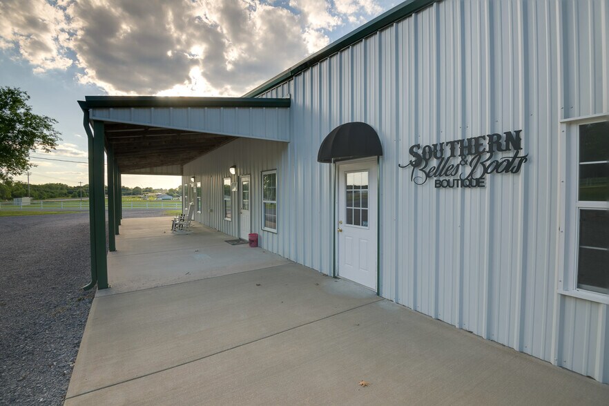 More Photos Of 2533 Highway 41A S, Shelbyville Showroom For Sale