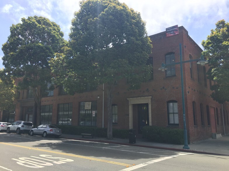 More Photos Of 1175-1195 Park Ave, Emeryville Showroom For Sale