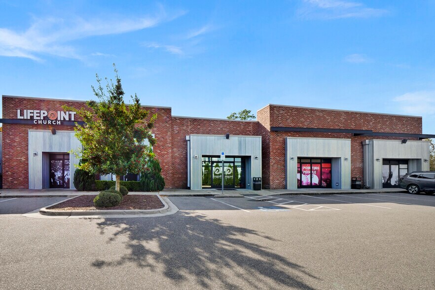 More Photos Of 155 Porters Neck Rd, Wilmington General Retail For Lease