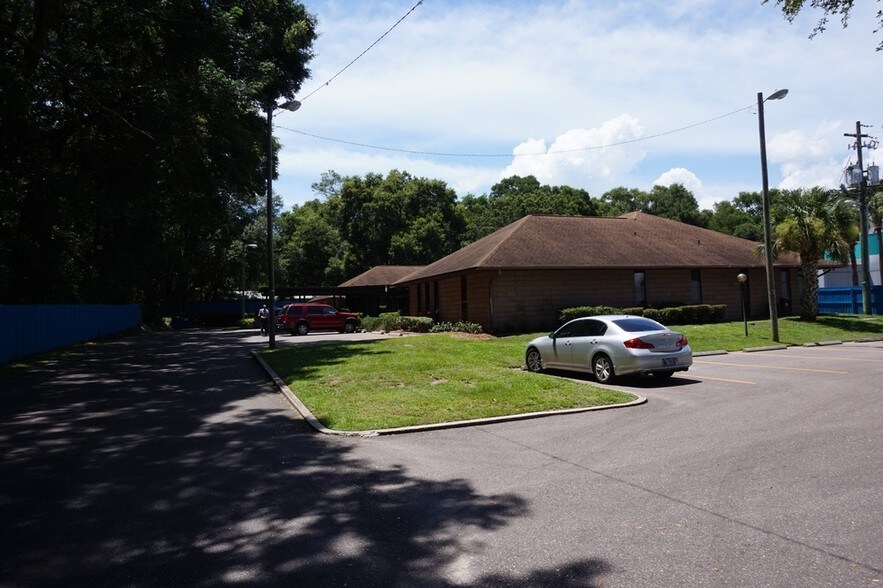More Photos Of 908 S Parsons Ave, Brandon Medical For Lease