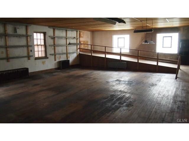 More Photos Of 324-326 Washington St, Walnutport Office For Sale