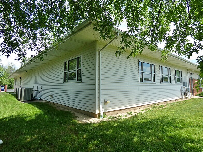 More Photos Of 6934 Elaine Dr, Niagara Falls Office For Sale