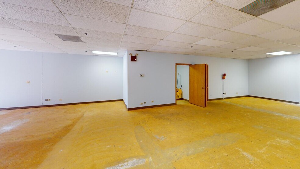 More Photos Of 3115 N Wilke Rd, Arlington Heights Medical For Sale