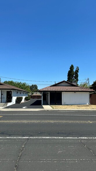 More Photos Of 421 E Center St, Manteca Medical For Lease