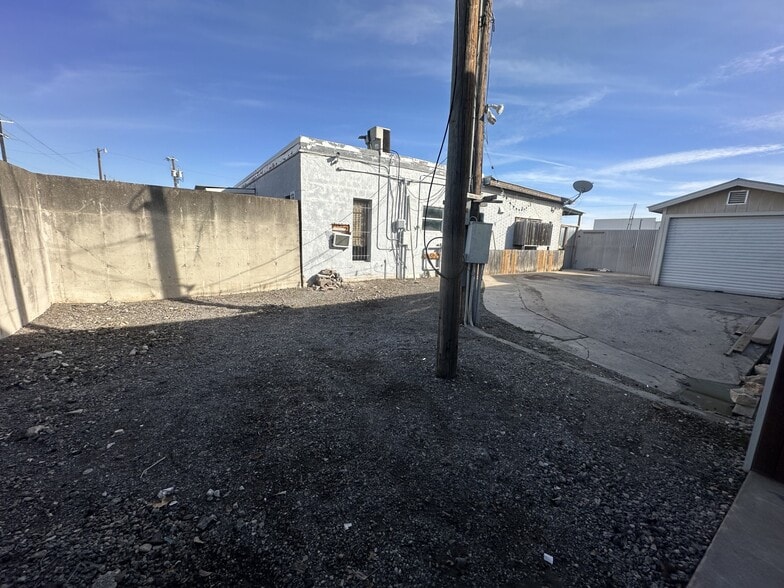 More Photos Of 7581 Bandera Rd, San Antonio Self Storage For Lease