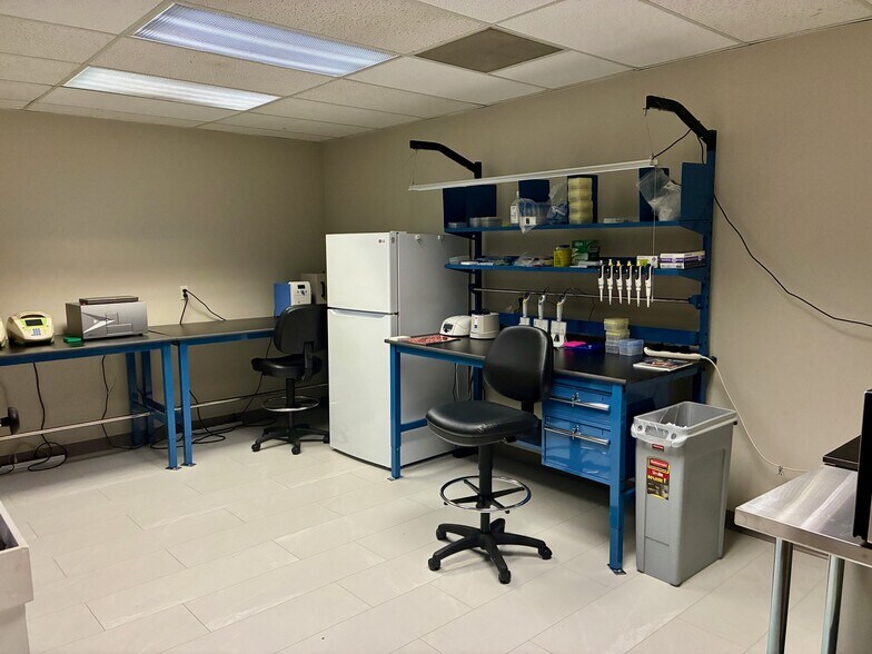 More Photos Of 9111 Cross Park Dr, Knoxville Office For Sale