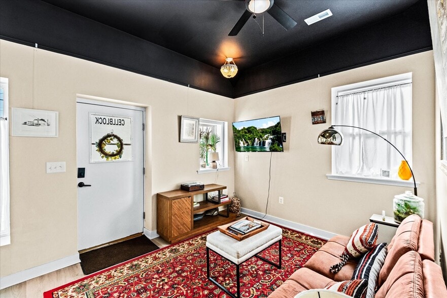 More Photos Of 10 Irving Ave N, Colonial Beach Apartments For Sale