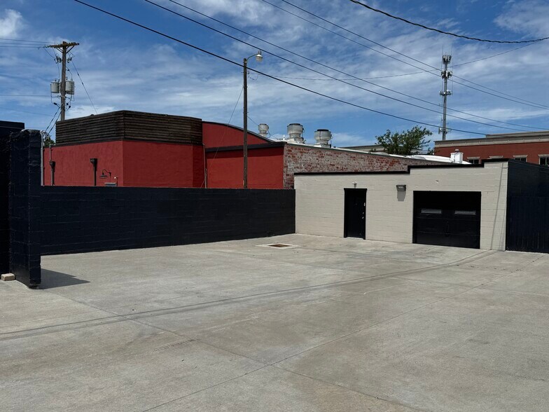 More Photos Of 127 SE 3rd St, Lees Summit Freestanding For Lease