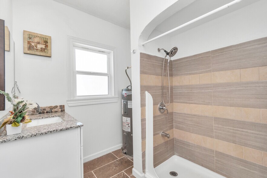More Photos Of 915 8th St, Galveston Apartments For Sale