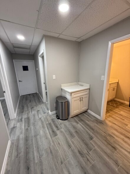 More Photos Of 5010 N Nebraska Ave, Tampa Light Distribution For Lease