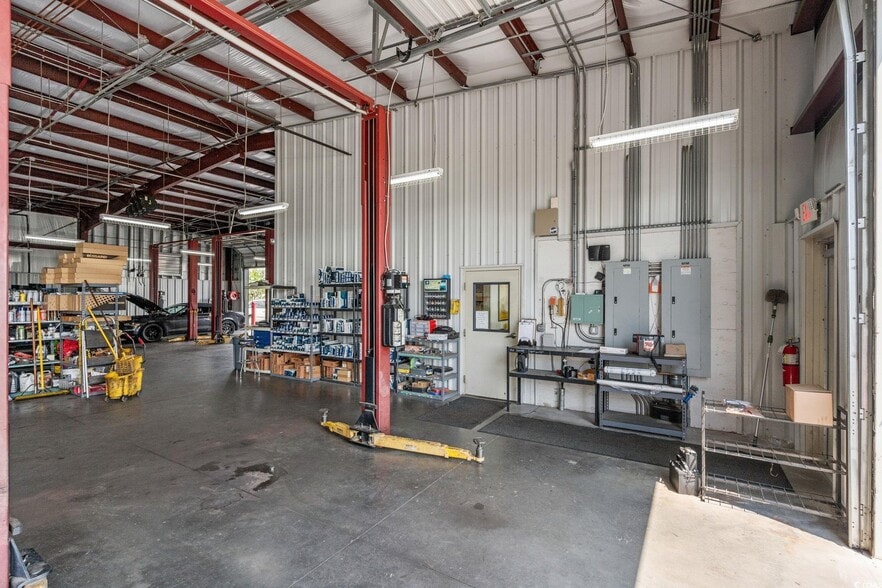 More Photos Of 362 George Bishop Pky, Myrtle Beach Auto Repair For Sale