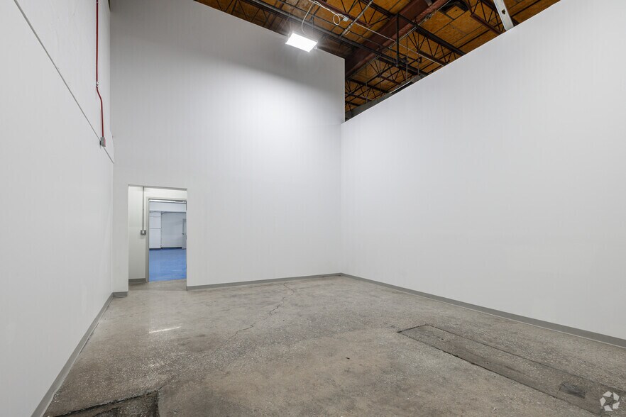 More Photos Of 1657 N Kostner Ave, Chicago Warehouse For Lease