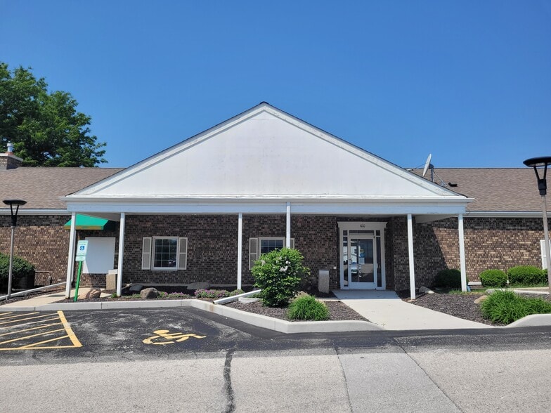 More Photos Of 100 E Sunset Dr, Waukesha Bank For Lease