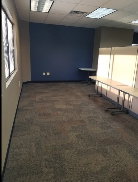 More Photos Of 820 N Concord St, South Saint Paul Light Distribution For Lease