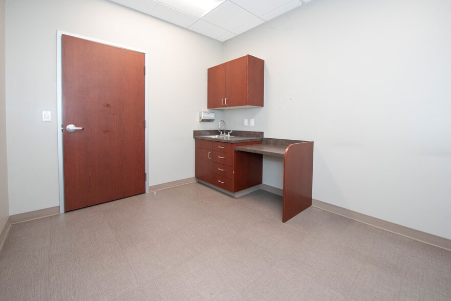 More Photos Of 4361 Boniface Pky, Anchorage Healthcare For Sale