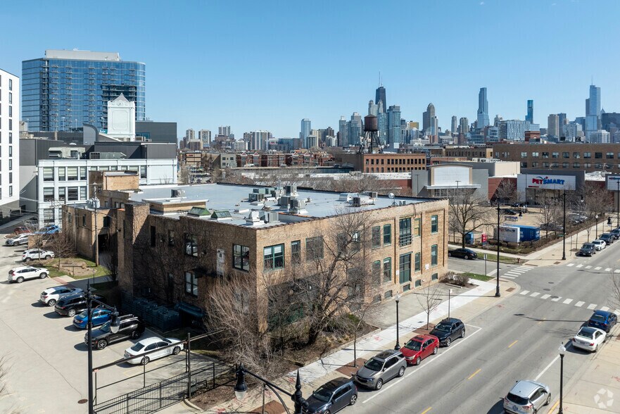 More Photos Of 848 W Eastman St, Chicago Loft Creative Space For Lease