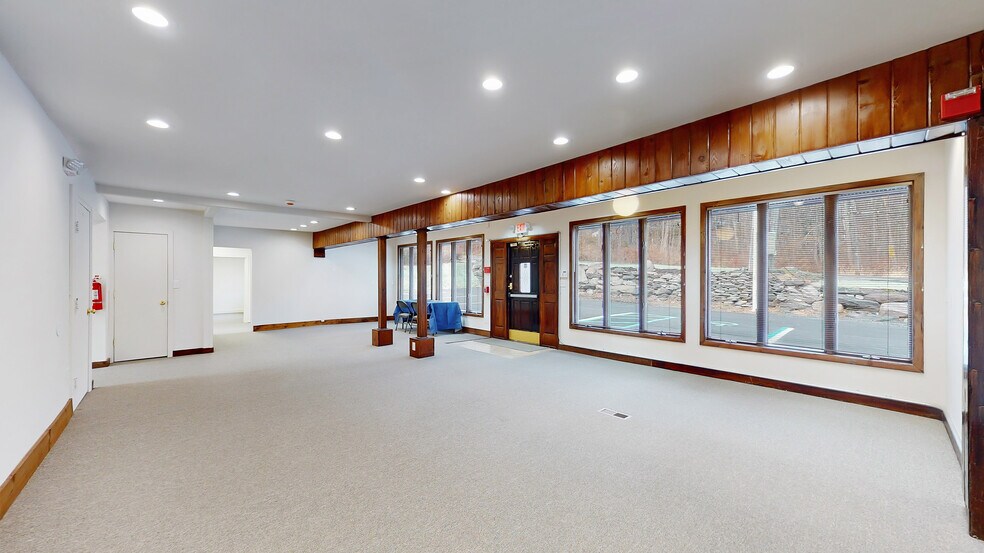 More Photos Of 220 Silver Lake Rd, Dingmans Ferry Office For Sale