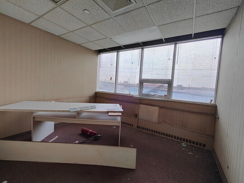 More Photos Of 1169 Oak Point Ave, Bronx Warehouse For Lease