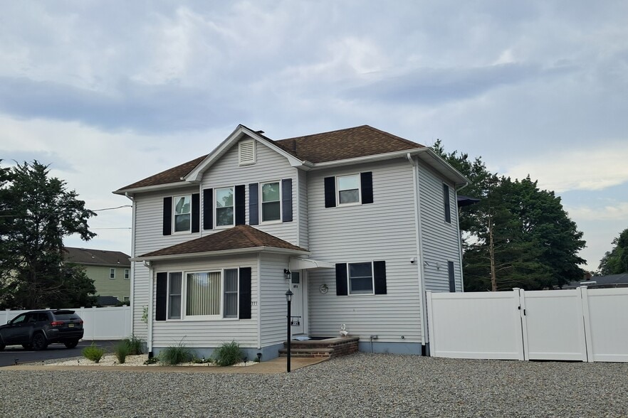 More Photos Of 221 Chestnut St, Toms River Multifamily For Sale