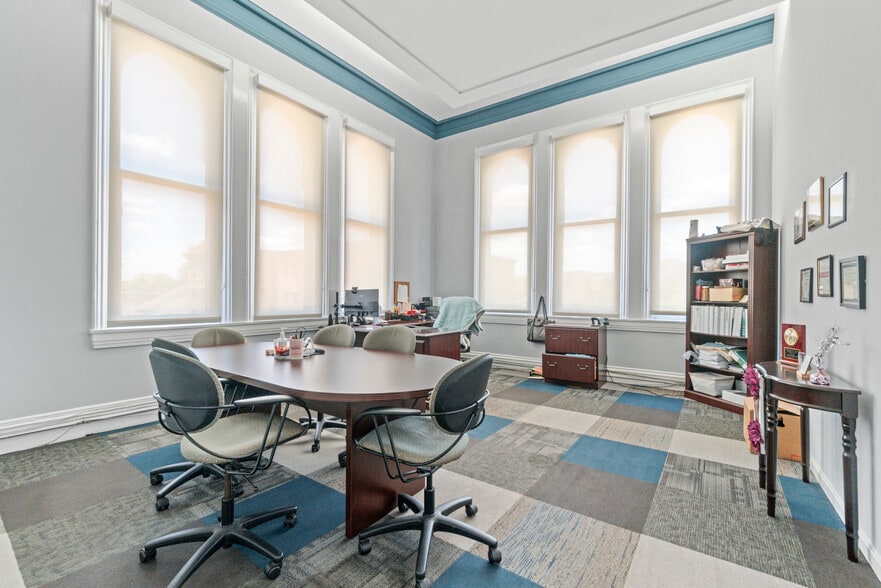 More Photos Of 429 N Eutaw St, Baltimore Office For Sale