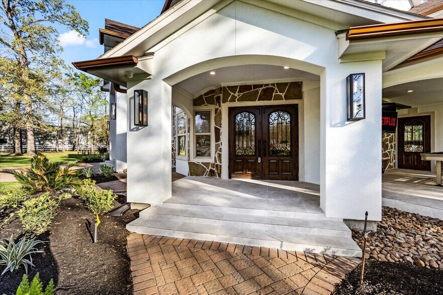 More Photos Of 8811 West Ln, Magnolia Office For Sale