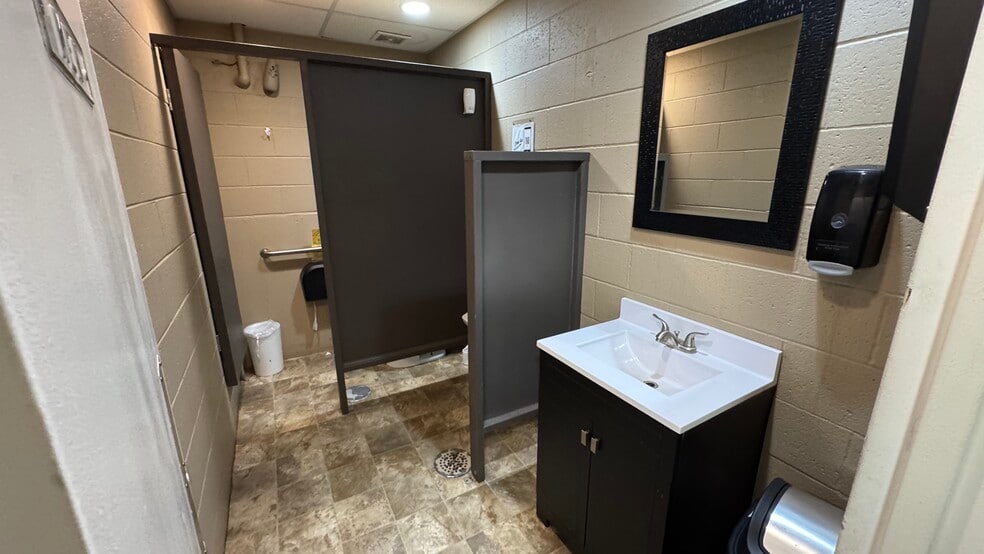 More Photos Of 5445 E 29th St, Kansas City Religious Facility For Sale