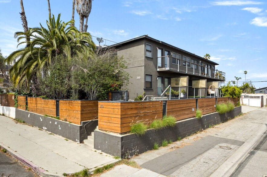 More Photos Of 250 3rd Ave, Venice Apartments For Sale