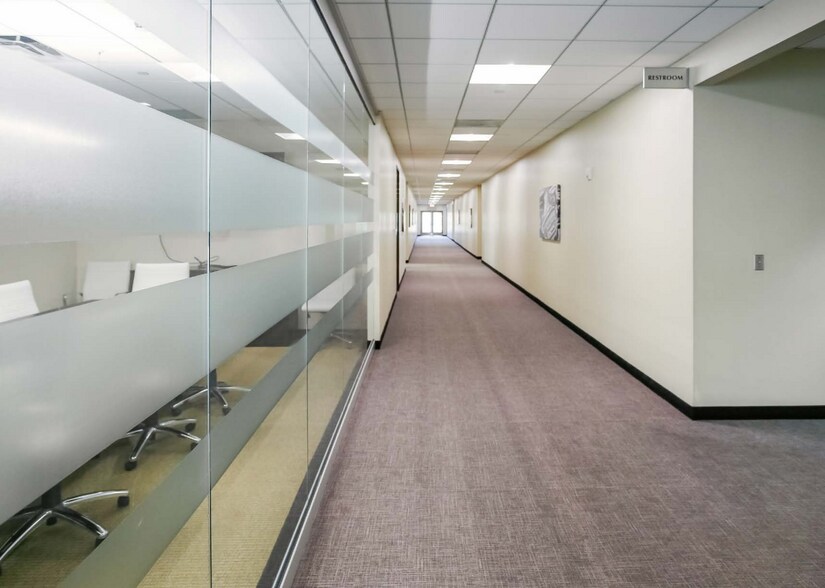 More Photos Of 1441 W Long Lake Rd, Troy Office For Sale