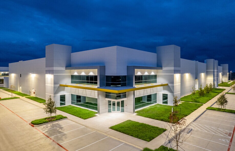 Primary Photo Of Parmer Lane & US 290, Manor Distribution For Lease