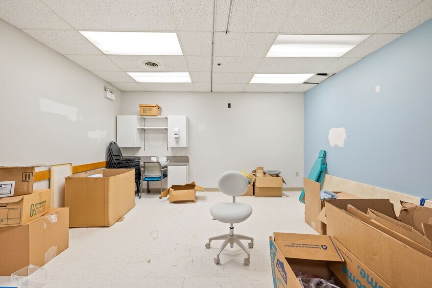 More Photos Of 1637 Mineral Spring Ave, North Providence Medical For Lease