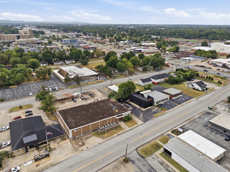 More Photos Of 704 W Meadow Ave, Springdale Office For Lease