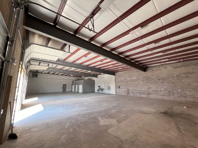 More Photos Of 801 Pendale Rd, El Paso Distribution For Sale