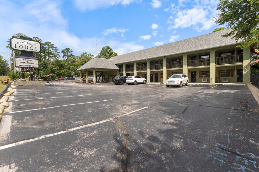 More Photos Of 3031 E Van Buren, Eureka Springs Hotel For Sale