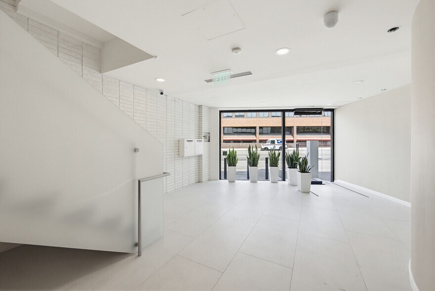 More Photos Of 4262 Wilshire Blvd, Los Angeles Office For Lease