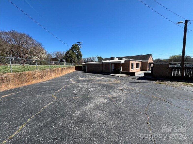 More Photos Of 604 Clark Dr, Lincolnton General Retail For Sale